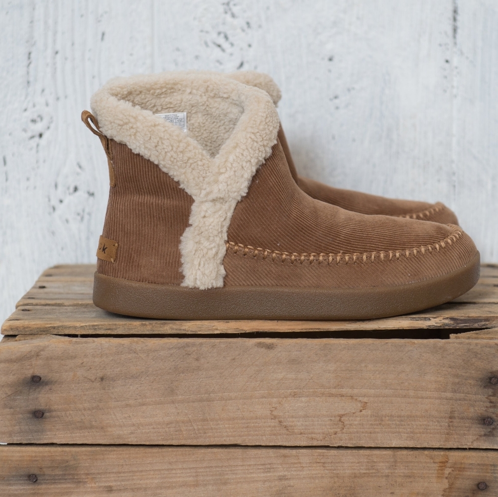 NWT Sanuk Nice Bootah Corduroy Ankle Boot, Size 8